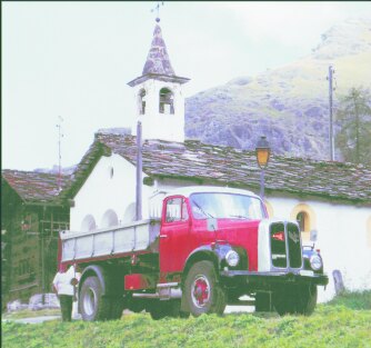 Projet : la photo du camion devant la chapelle
