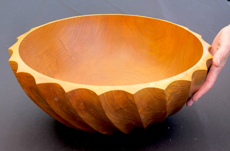 Coupe en cerisier tournée par Luc Tschupp